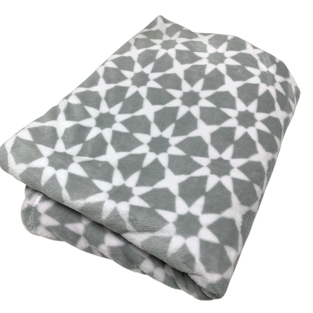 THE BIG ONE Oversized Fleece Throw Blanket 58” x 71” Cozy Couch Blanket Gray